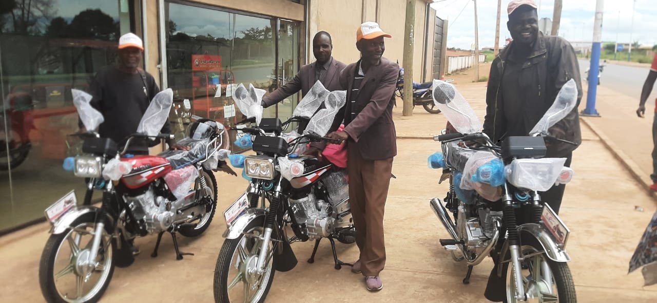 Entrega das motorizadas em Angola