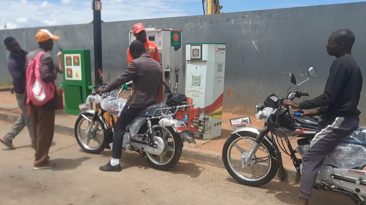 Motorizadas doadas para a missão em Angola