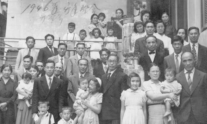 Ano Novo de 1946, na Rua São Joaquim — a comunidade metodista livre reunida.