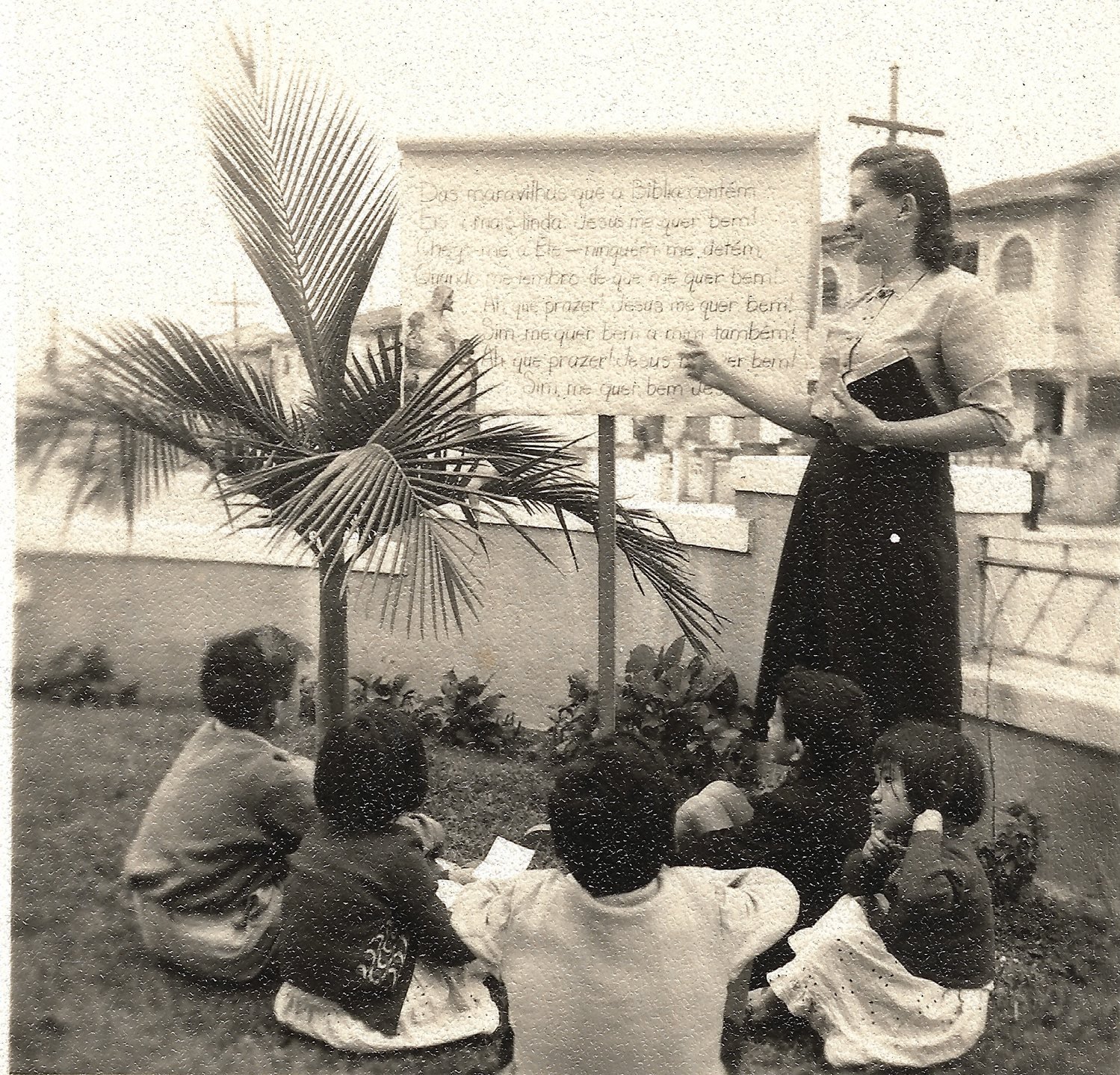 D. Irene Rompenso, esposa e companheira de ministério.