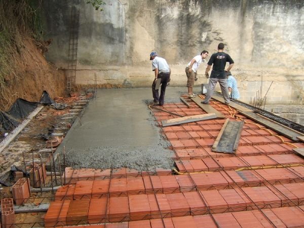 Concretagem de laje em mutirão